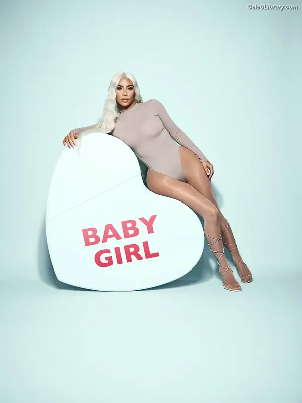 Kim Kardashian photo 16 of 4170