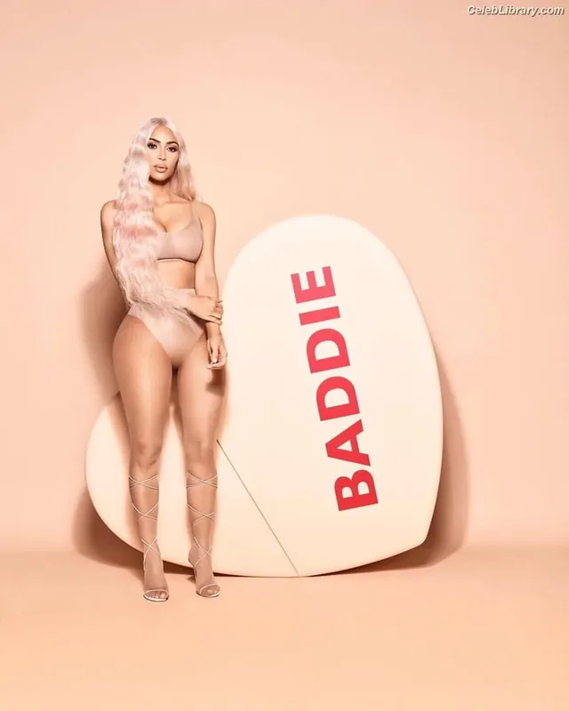 Kim Kardashian photo 19 of 4170