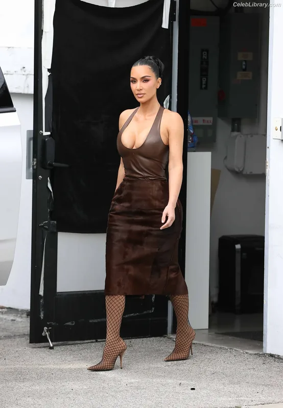 Kim Kardashian photo 22 of 4170
