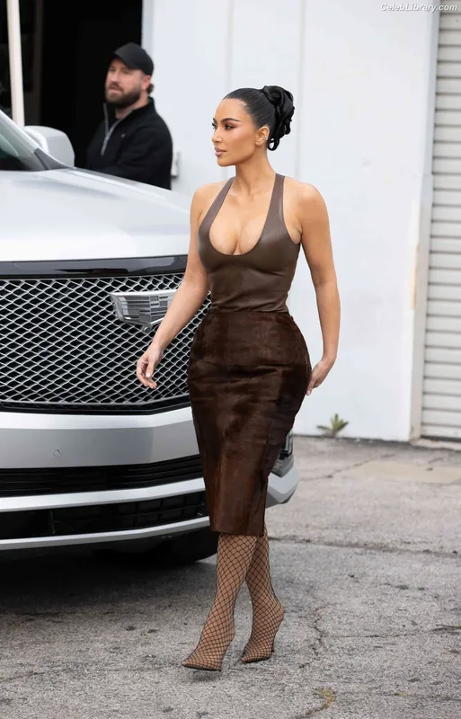 Kim Kardashian photo 23 of 4170