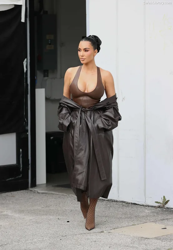 Kim Kardashian photo 24 of 4170