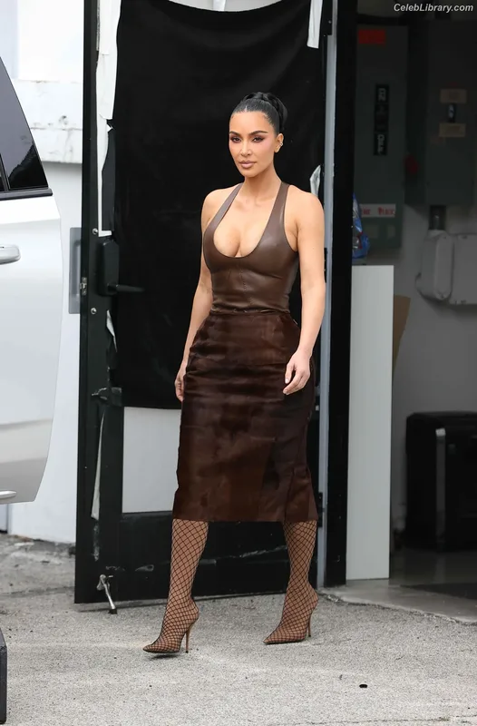 Kim Kardashian photo 1 of 4170
