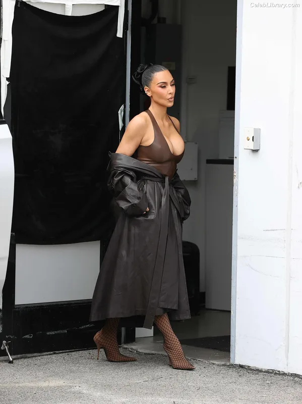 Kim Kardashian photo 2 of 4170
