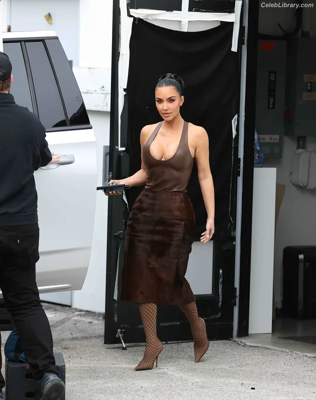 Kim Kardashian photo 4 of 4170
