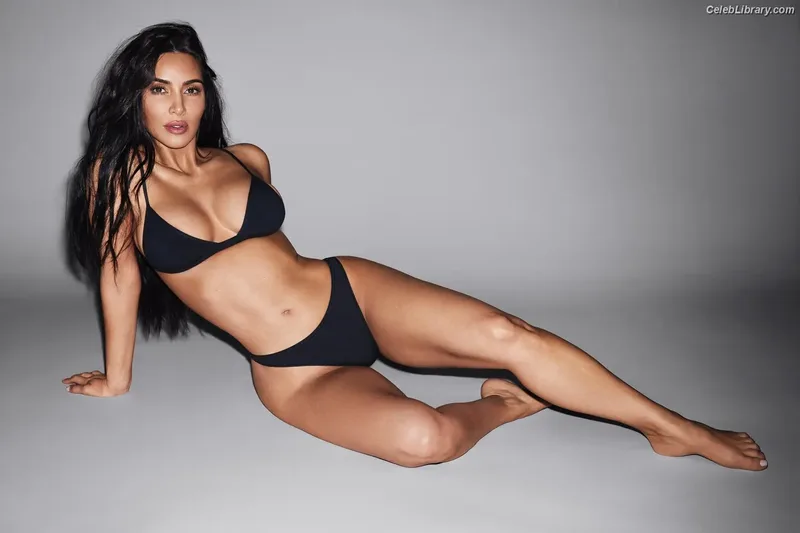 Kim Kardashian photo 6 of 4170