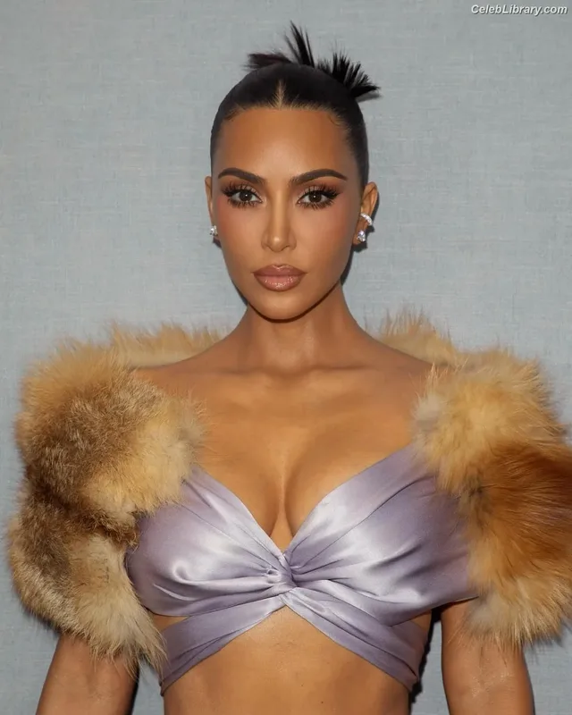 Kim Kardashian photo 7 of 4170