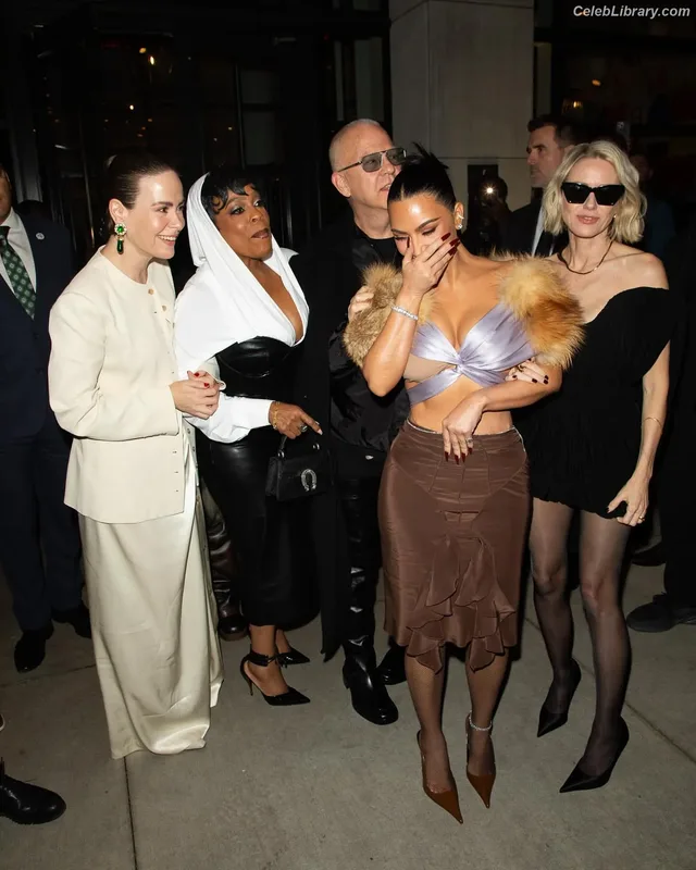 Kim Kardashian photo 9 of 4170