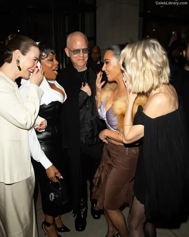 Kim Kardashian photo 14 of 4170