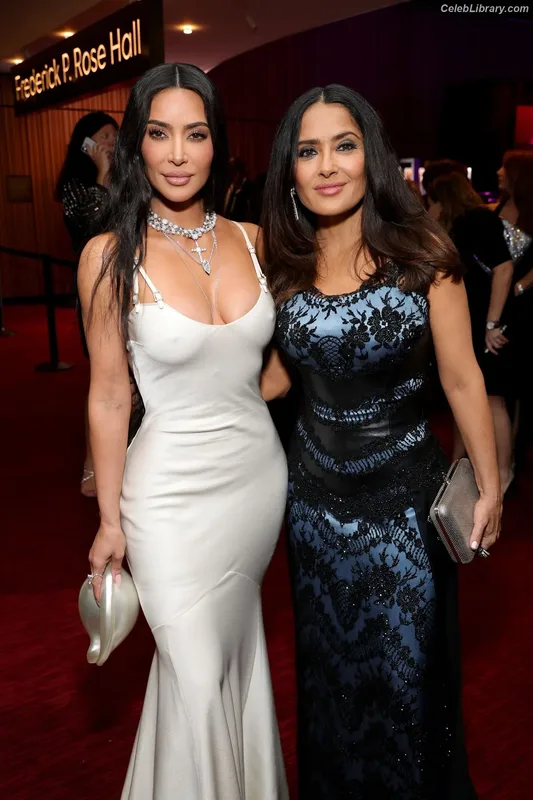 Kim Kardashian photo 23 of 4170
