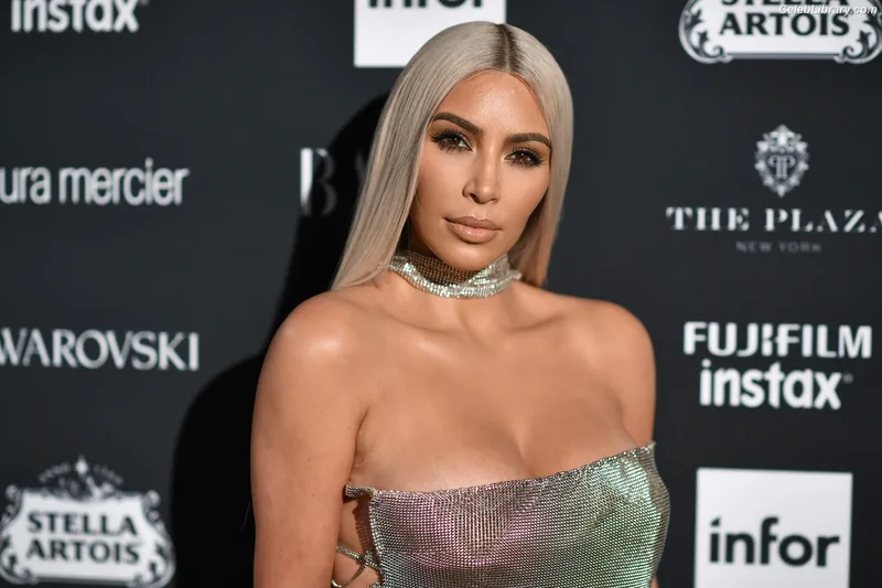 Kim Kardashian photo 8 of 4170