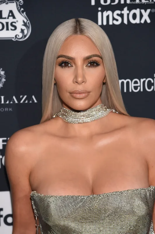 Kim Kardashian photo 9 of 4170