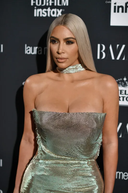 Kim Kardashian photo 11 of 4170