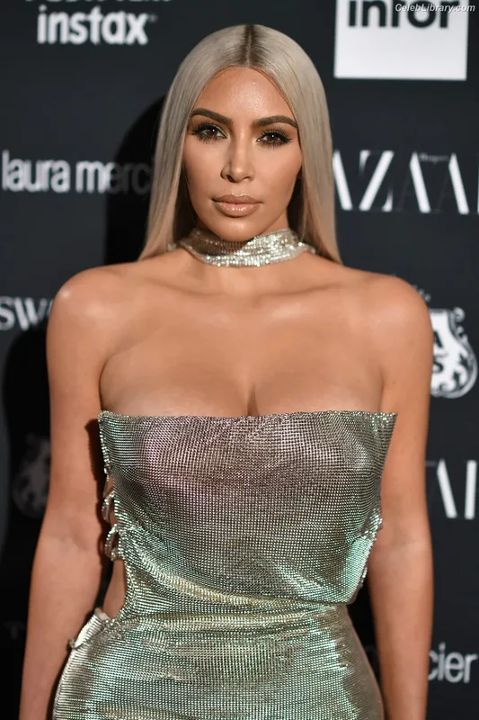 Kim Kardashian photo 12 of 4170
