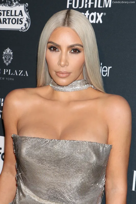 Kim Kardashian photo 2 of 4170