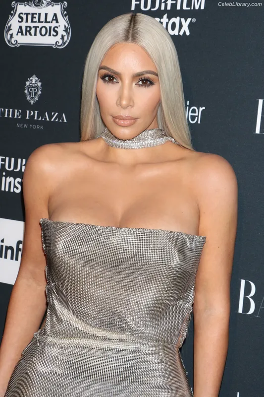 Kim Kardashian photo 3 of 4170