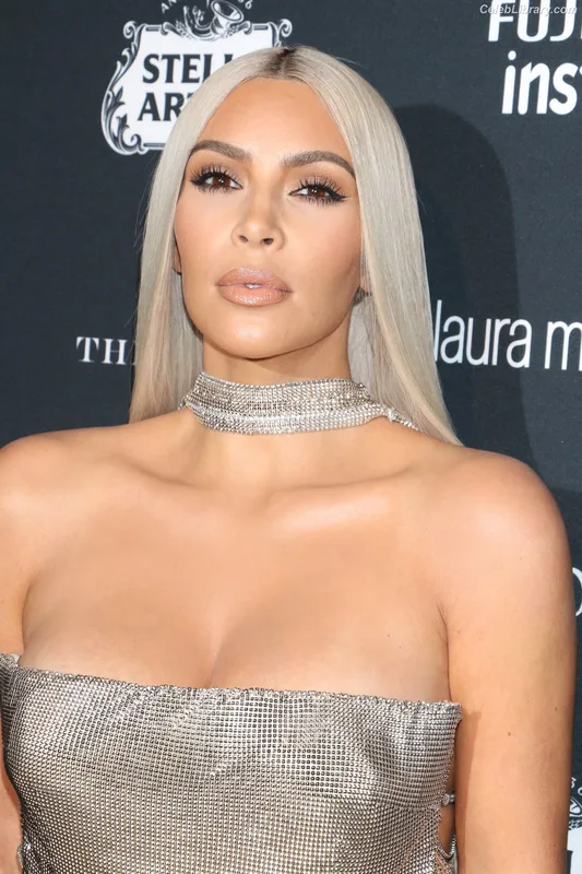 Kim Kardashian photo 5 of 4170