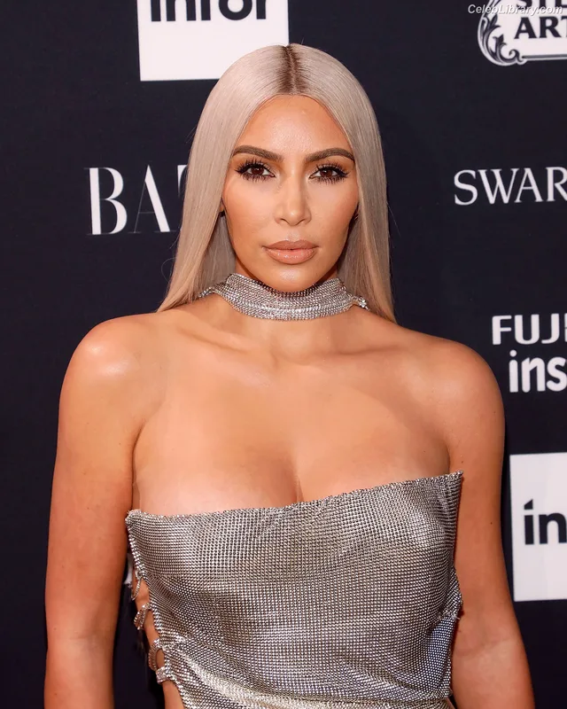 Kim Kardashian photo 13 of 4170