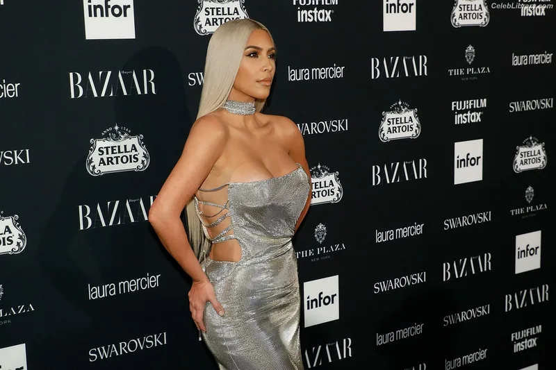 Kim Kardashian photo 15 of 4170