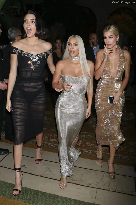 Kim Kardashian photo 22 of 4170