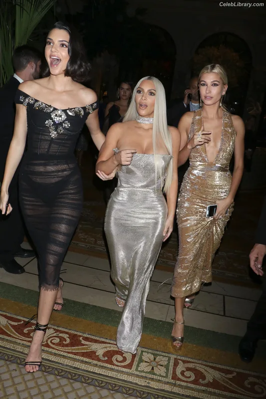Kim Kardashian photo 24 of 4170