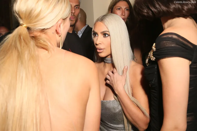 Kim Kardashian photo 4 of 4170
