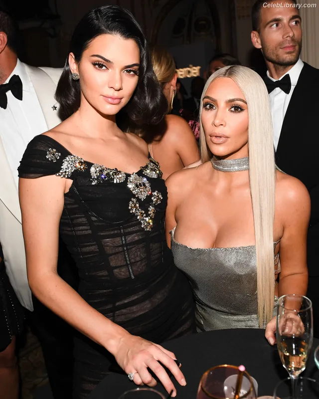 Kim Kardashian photo 5 of 4170