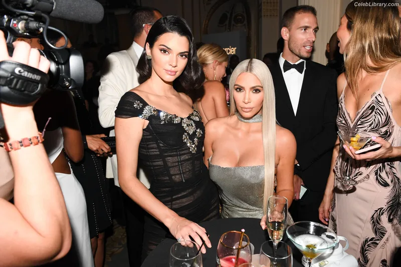 Kim Kardashian photo 6 of 4170