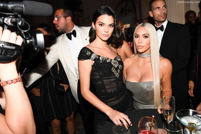Kim Kardashian photo 7 of 4170