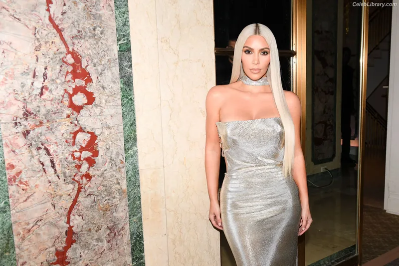 Kim Kardashian photo 10 of 4170