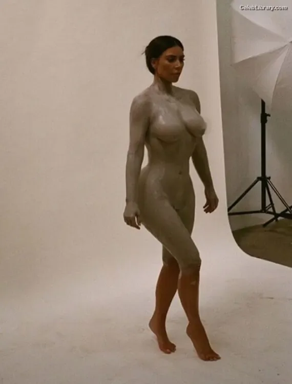 Kim Kardashian photo 13 of 4170