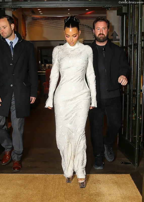 Kim Kardashian photo 17 of 4170