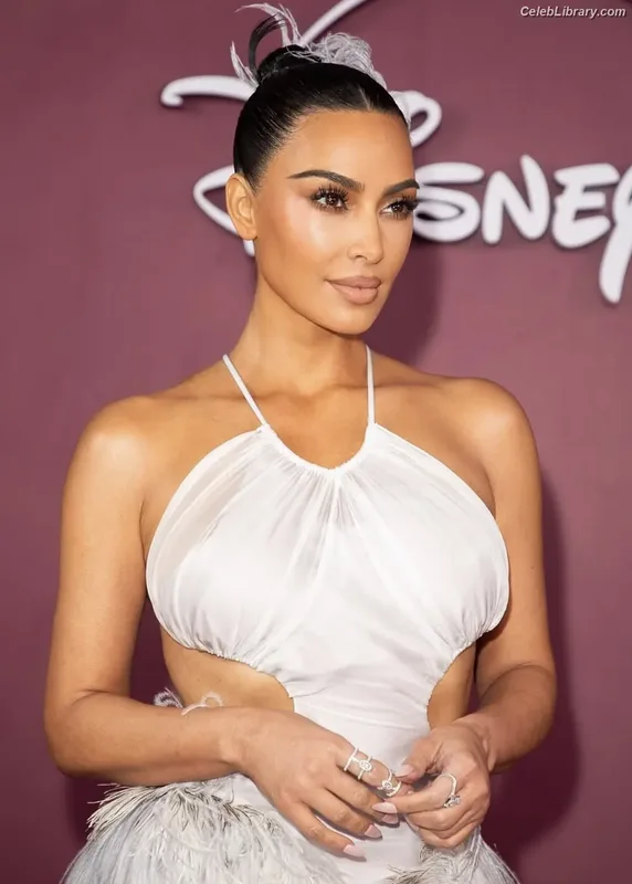Kim Kardashian photo 20 of 4170