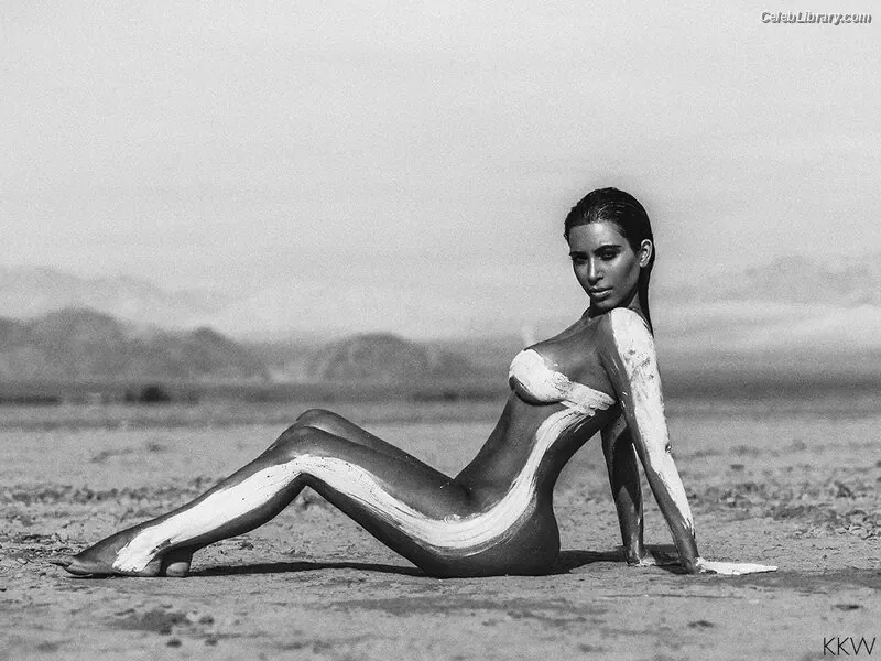 Kim Kardashian photo 3 of 4170