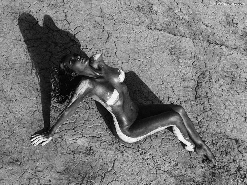 Kim Kardashian photo 4 of 4170
