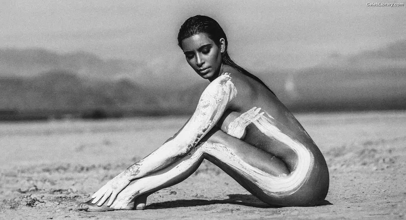 Kim Kardashian photo 7 of 4170