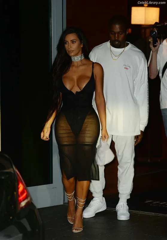 Kim Kardashian photo 10 of 4170