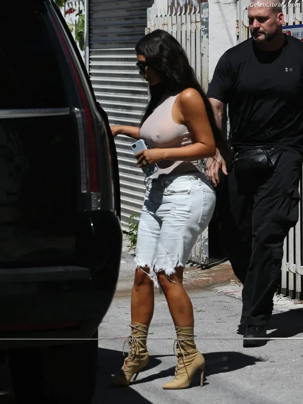 Kim Kardashian photo 14 of 4170
