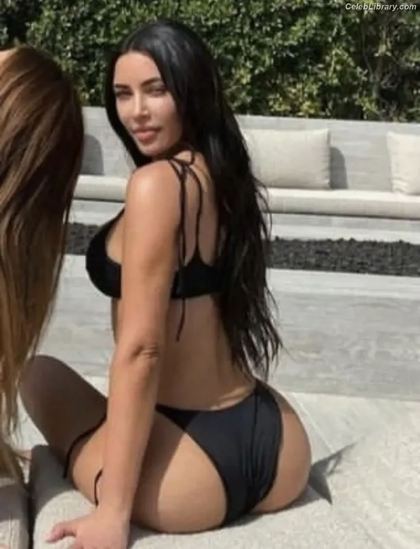 Kim Kardashian photo 18 of 4170