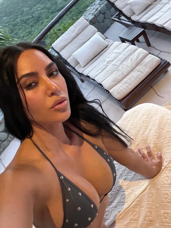 Kim Kardashian photo 6 of 4170