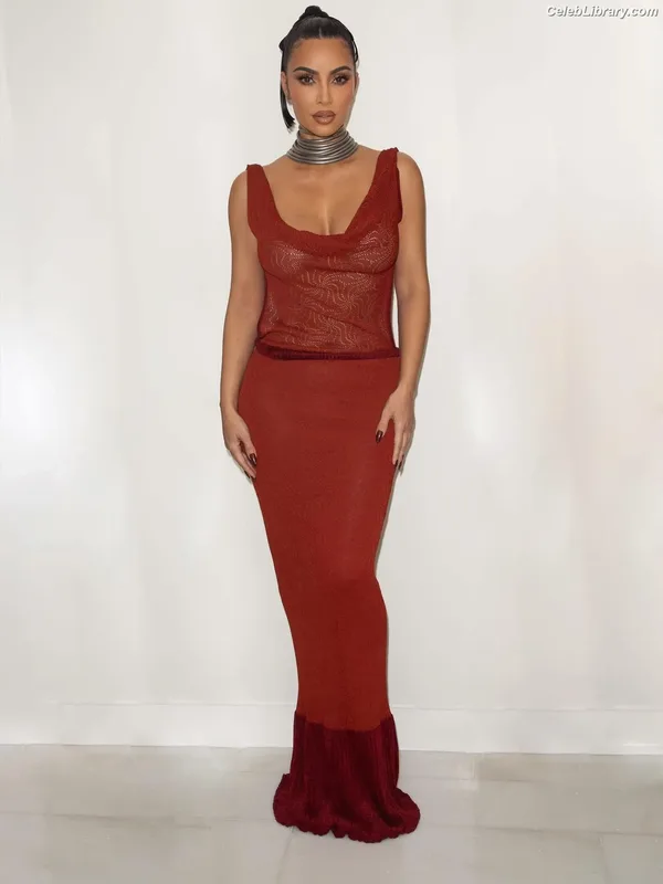 Kim Kardashian photo 11 of 4170