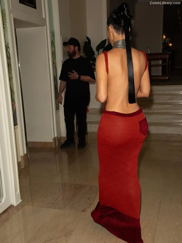 Kim Kardashian photo 15 of 4170