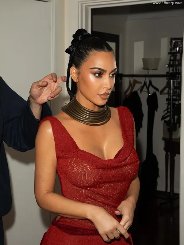 Kim Kardashian photo 18 of 4170