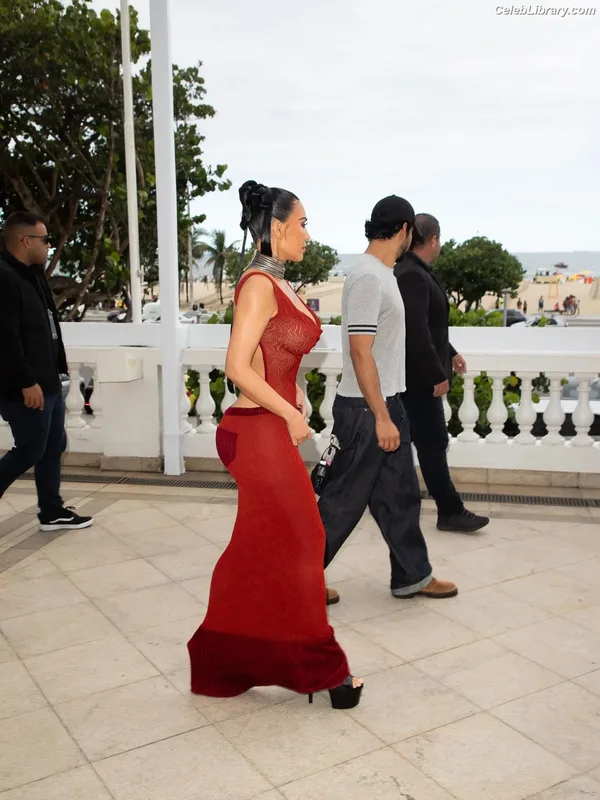 Kim Kardashian photo 20 of 4170