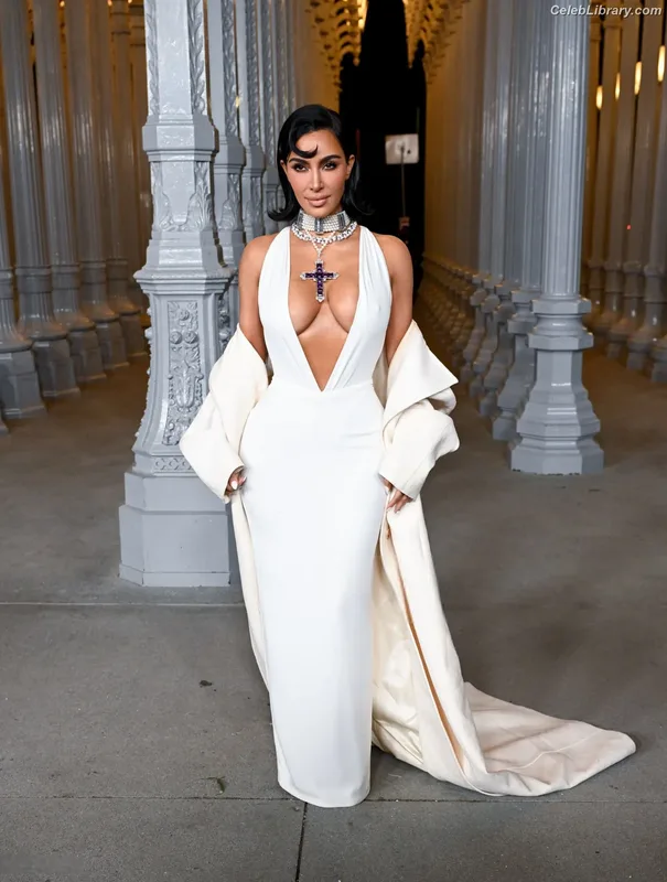 Kim Kardashian photo 4 of 4170