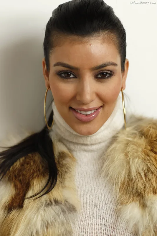 Kim Kardashian photo 21 of 4170