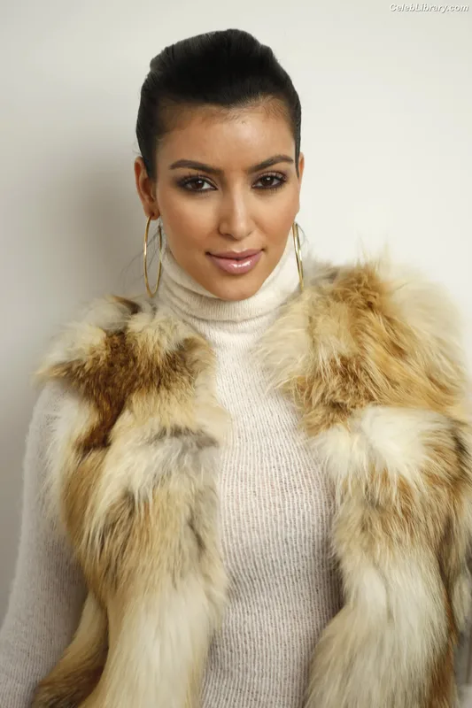 Kim Kardashian photo 24 of 4170