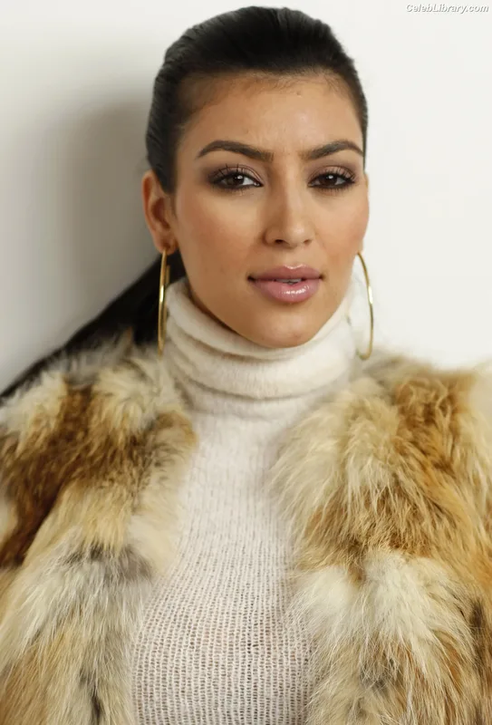 Kim Kardashian photo 6 of 4170