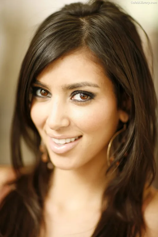 Kim Kardashian photo 16 of 4170