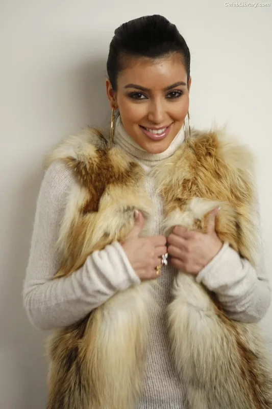 Kim Kardashian photo 5 of 4170