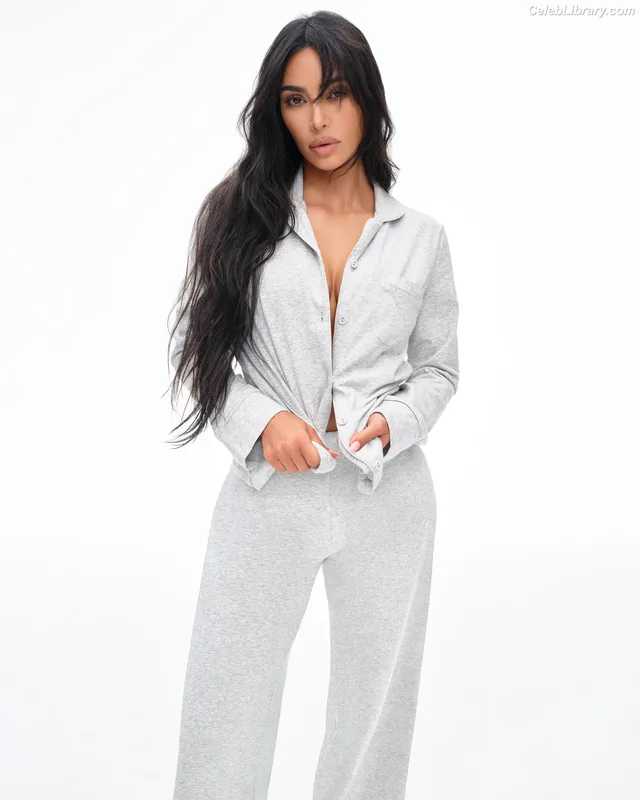 Kim Kardashian photo 6 of 4170